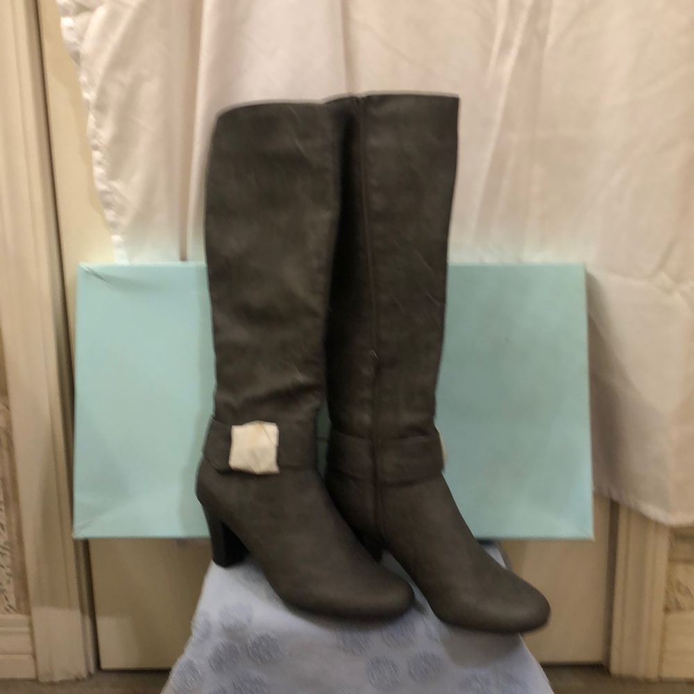 NWOT Life Stride tall boots. Size 8.5 medium